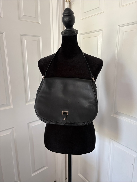 Ann Taylor Handbags - Ann Taylor Classic Black Leather Shoulder Bag